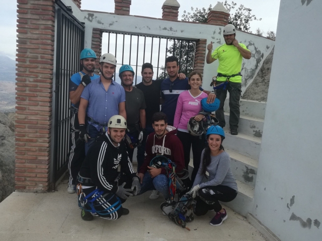 Grupo visitando la tirolina